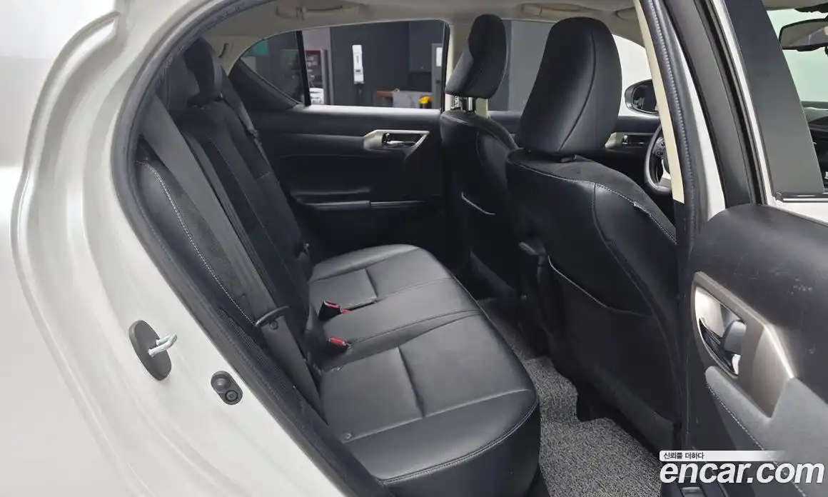 Lexus CT200h 2017 1.8 гидро, фото 16
