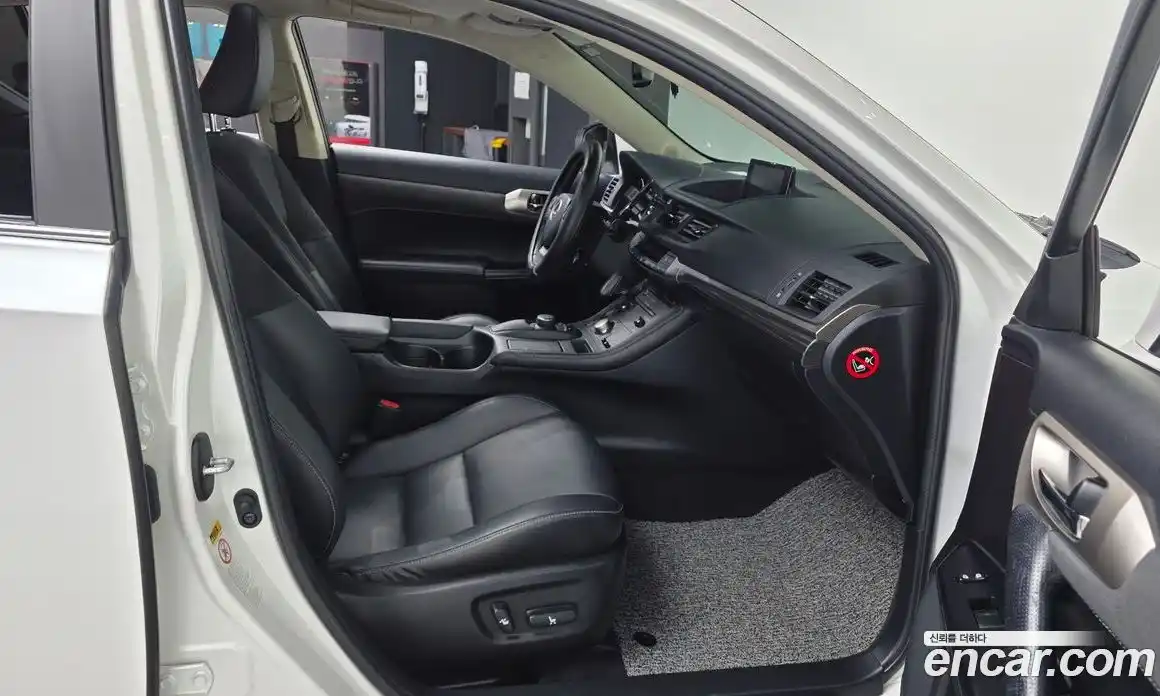Lexus CT200h 2017 1.8 гидро, фото 17