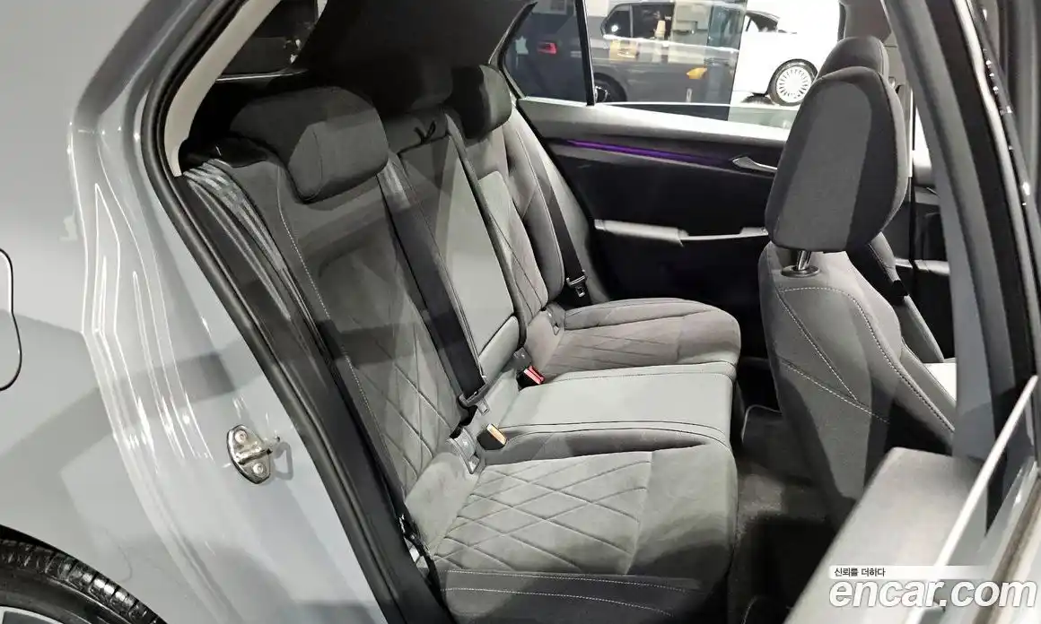 Volkswagen Golf 2024 2.0 автомат (гидро), фото 11