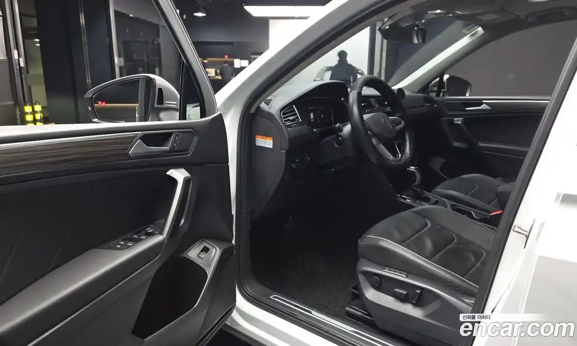 Volkswagen Tiguan 2022 2.0 автомат (гидро), фото 13