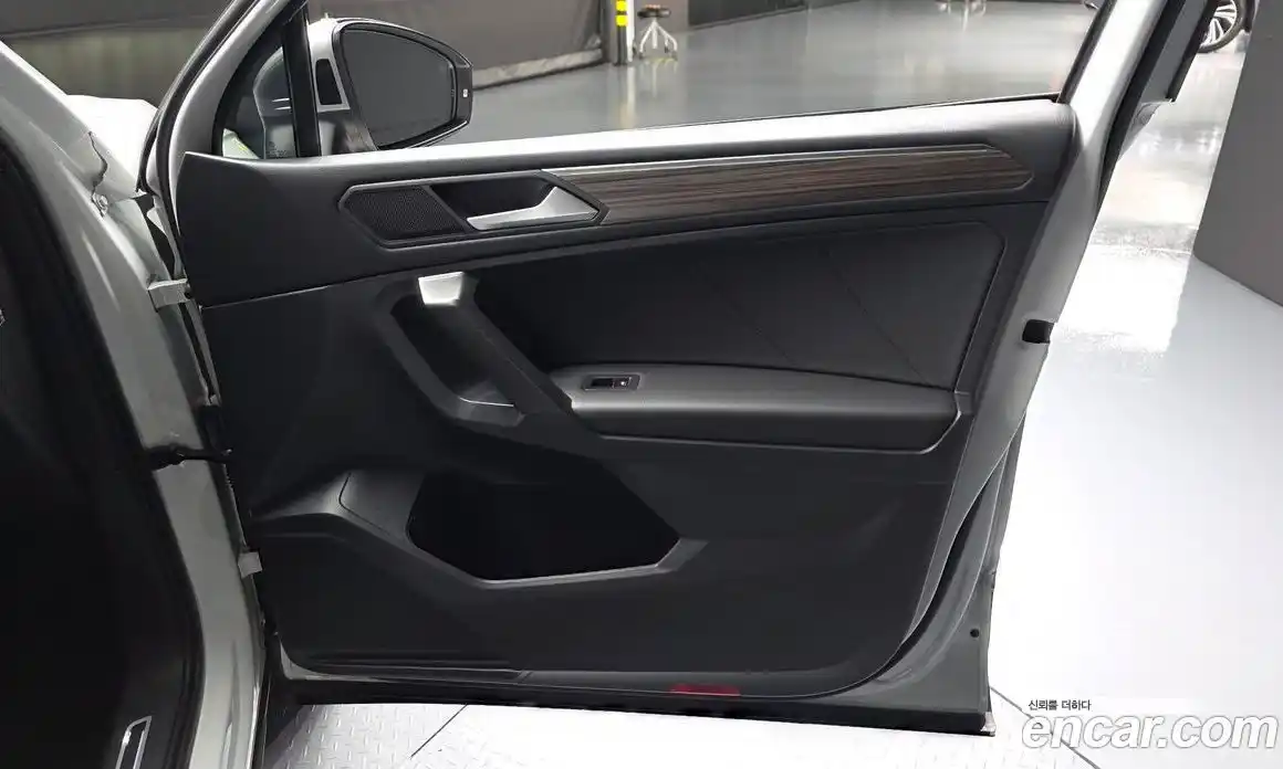 Volkswagen Tiguan 2022 2.0 автомат (гидро), фото 14