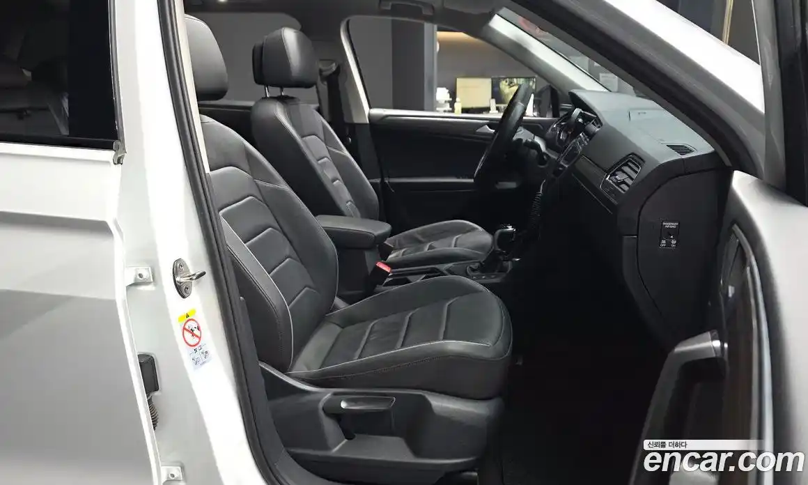Volkswagen Tiguan 2022 2.0 автомат (гидро), фото 17
