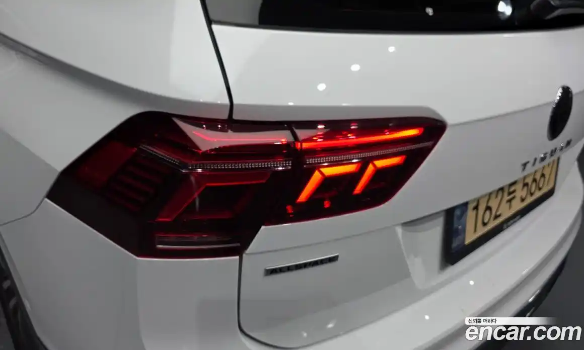 Volkswagen Tiguan 2022 2.0 автомат (гидро), фото 9