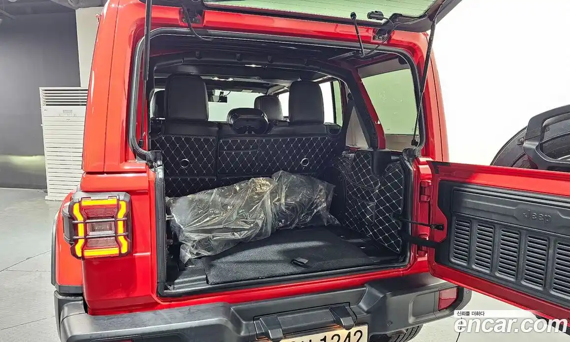 Jeep Wrangler 2023 2.0 автомат (гидро), фото 26