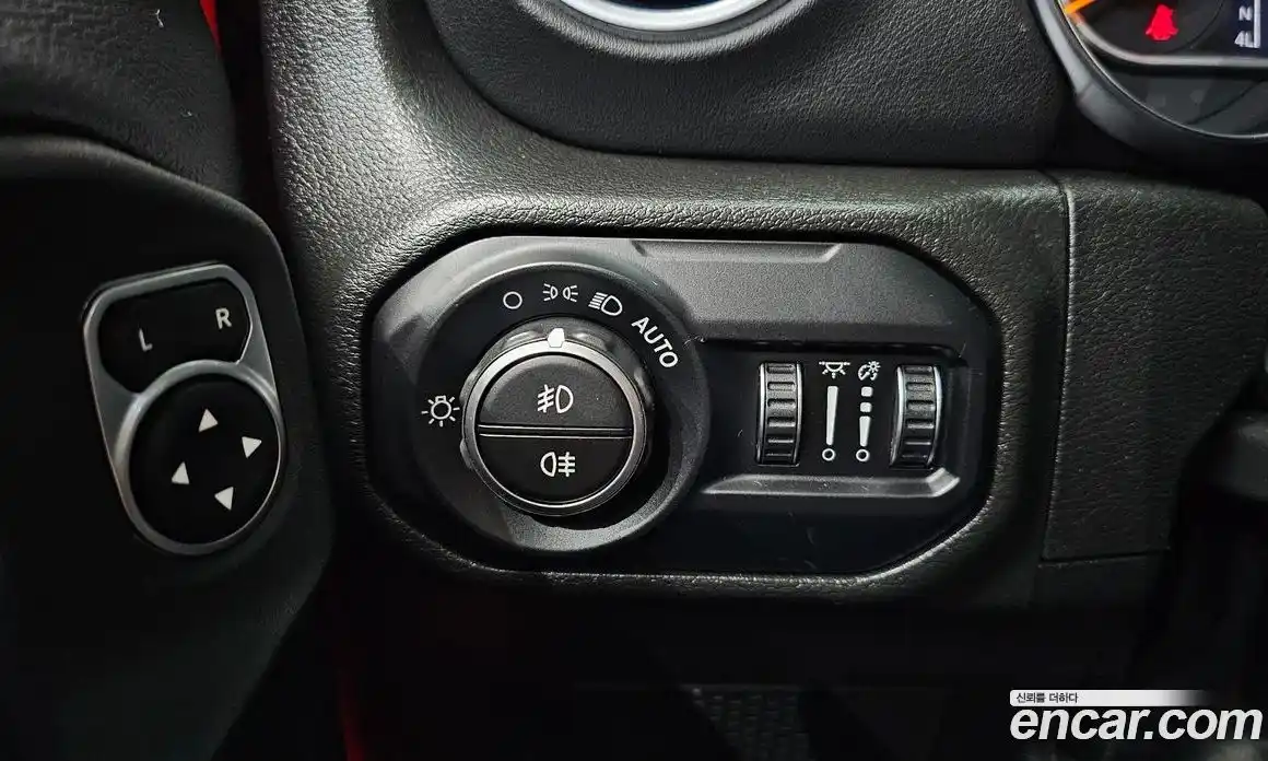 Jeep Wrangler 2023 2.0 автомат (гидро), фото 29