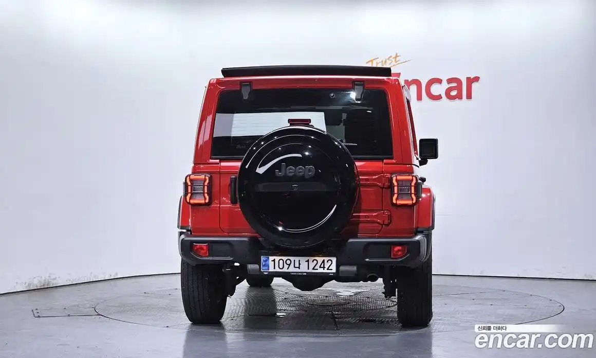 Jeep Wrangler 2023 2.0 автомат (гидро), фото 4