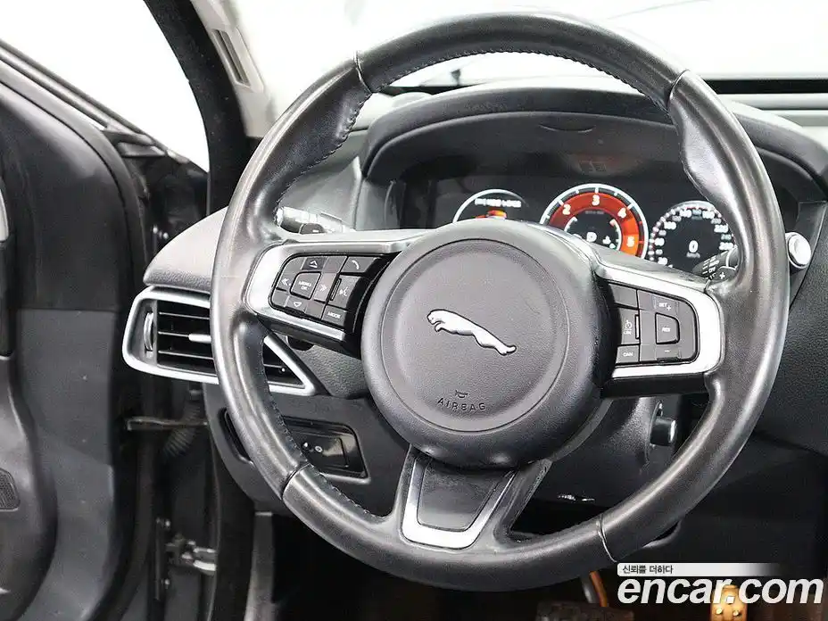 Jaguar XE 2018 2.0 гидро, фото 17