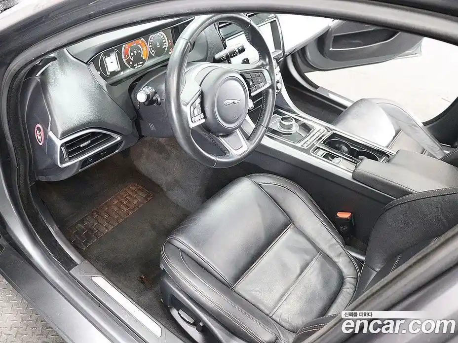 Jaguar XE 2018 2.0 гидро, фото 19
