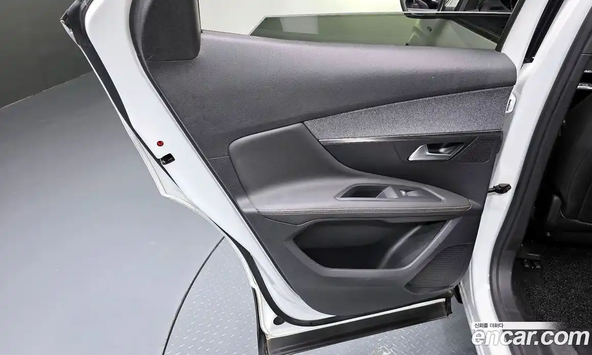 Peugeot 3008 2020 1.5 автомат (гидро), фото 15