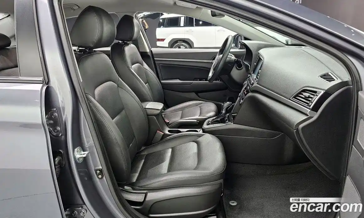 Hyundai Avante 2018 1.6 автомат (гидро), фото 12