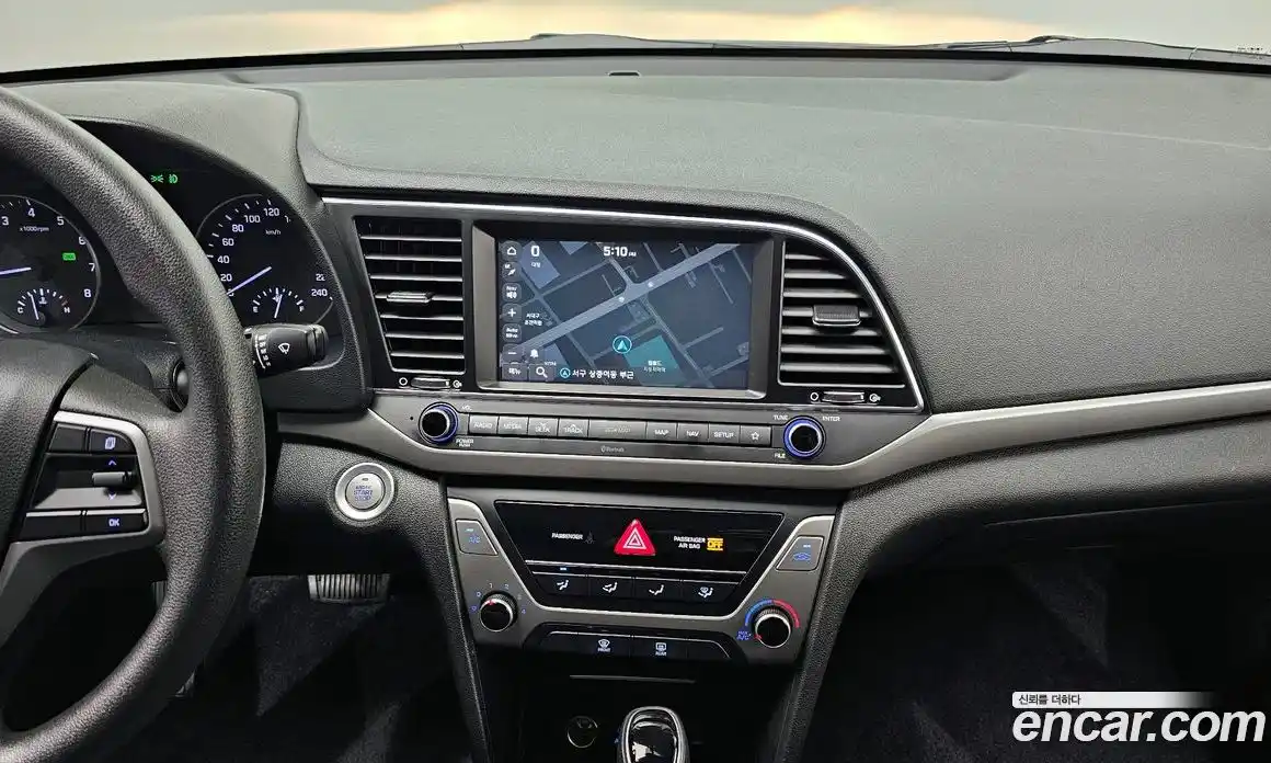 Hyundai Avante 2018 1.6 автомат (гидро), фото 13