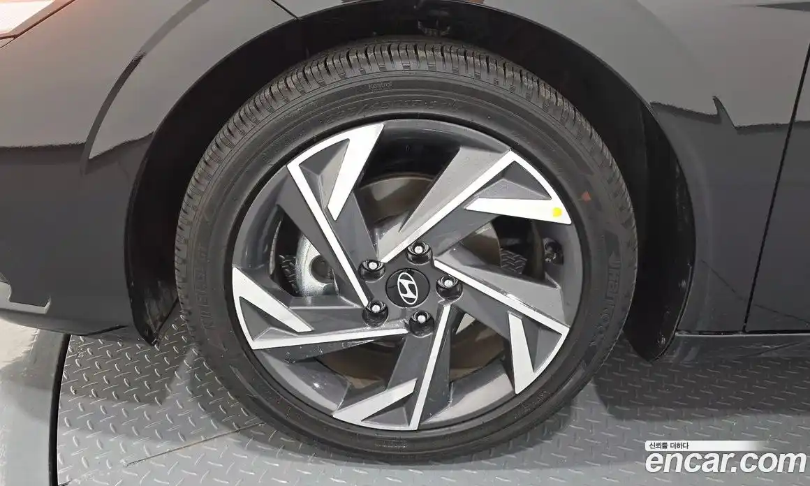 Hyundai Avante 2025 1.6 автомат (гидро), фото 5