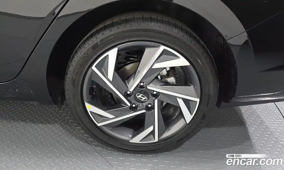 Hyundai Avante 2025 1.6 автомат (гидро), фото 7