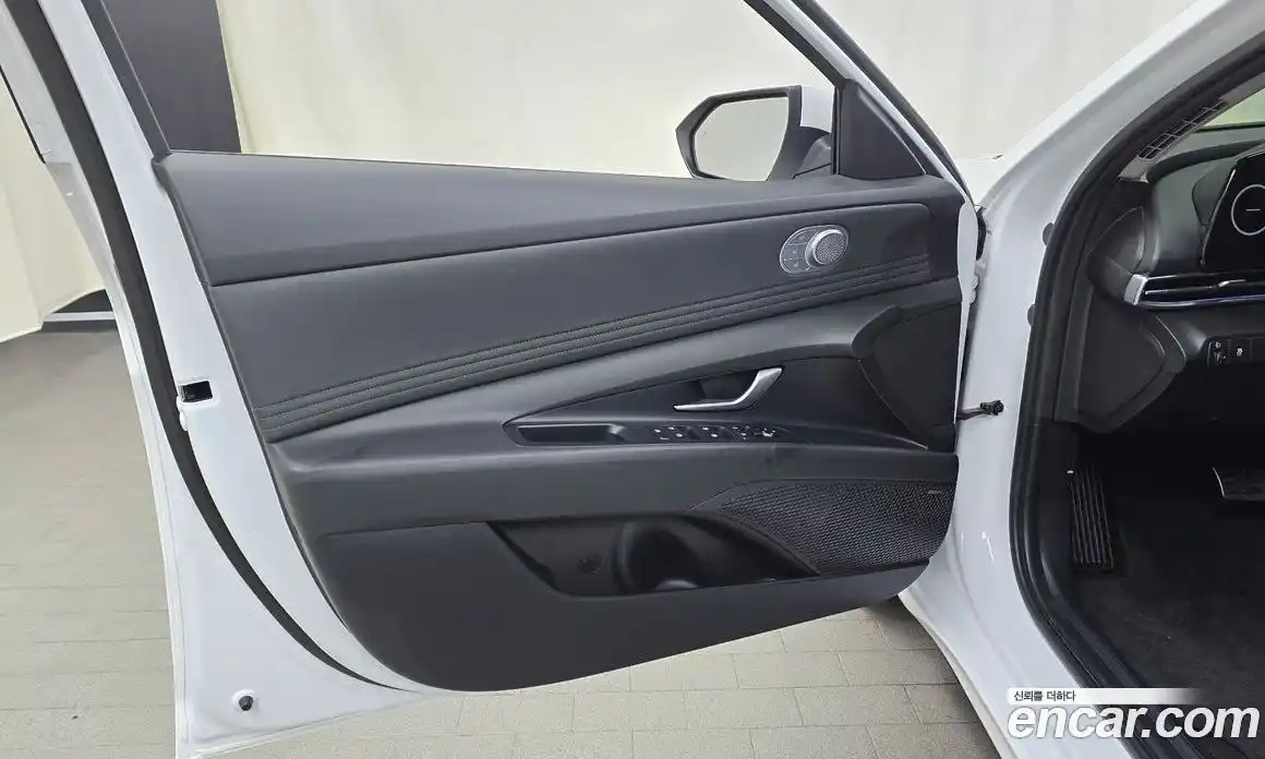 Hyundai Avante 2023 1.6 автомат (гидро), фото 14