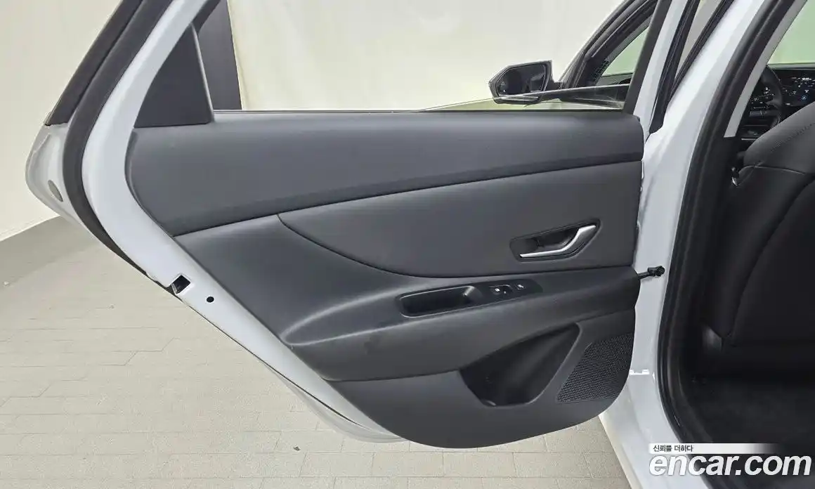 Hyundai Avante 2023 1.6 автомат (гидро), фото 15
