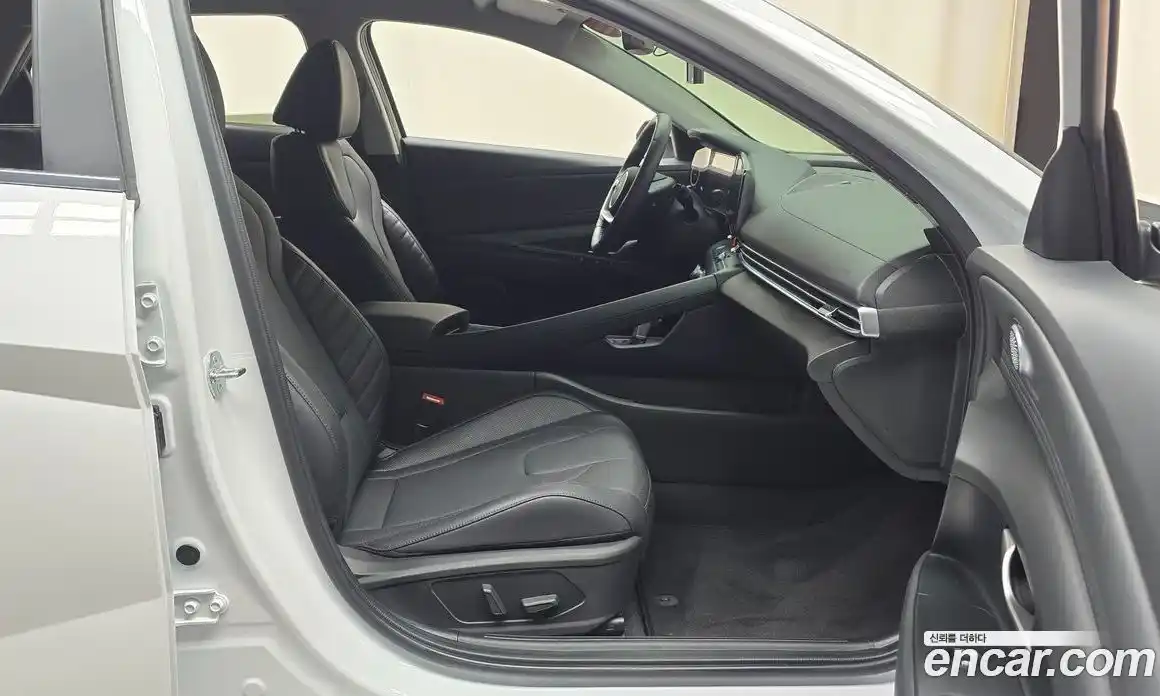 Hyundai Avante 2023 1.6 автомат (гидро), фото 16