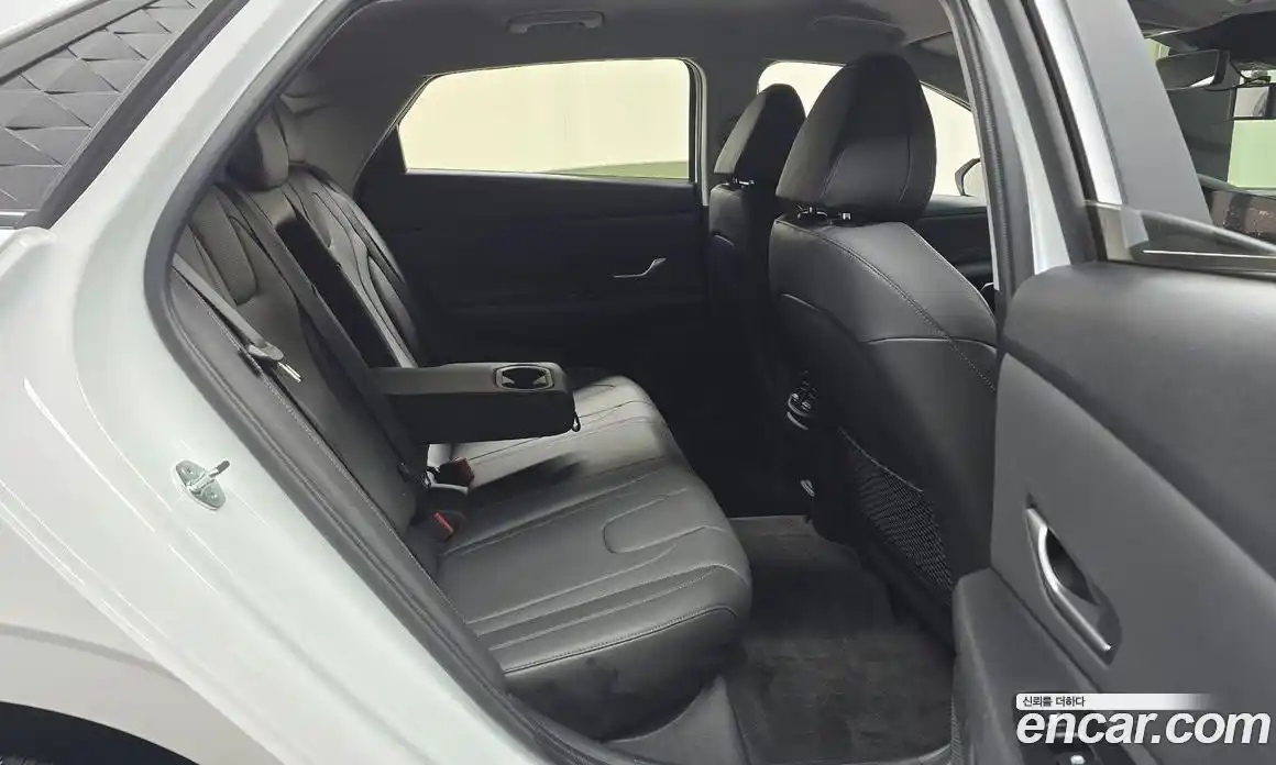 Hyundai Avante 2023 1.6 автомат (гидро), фото 17