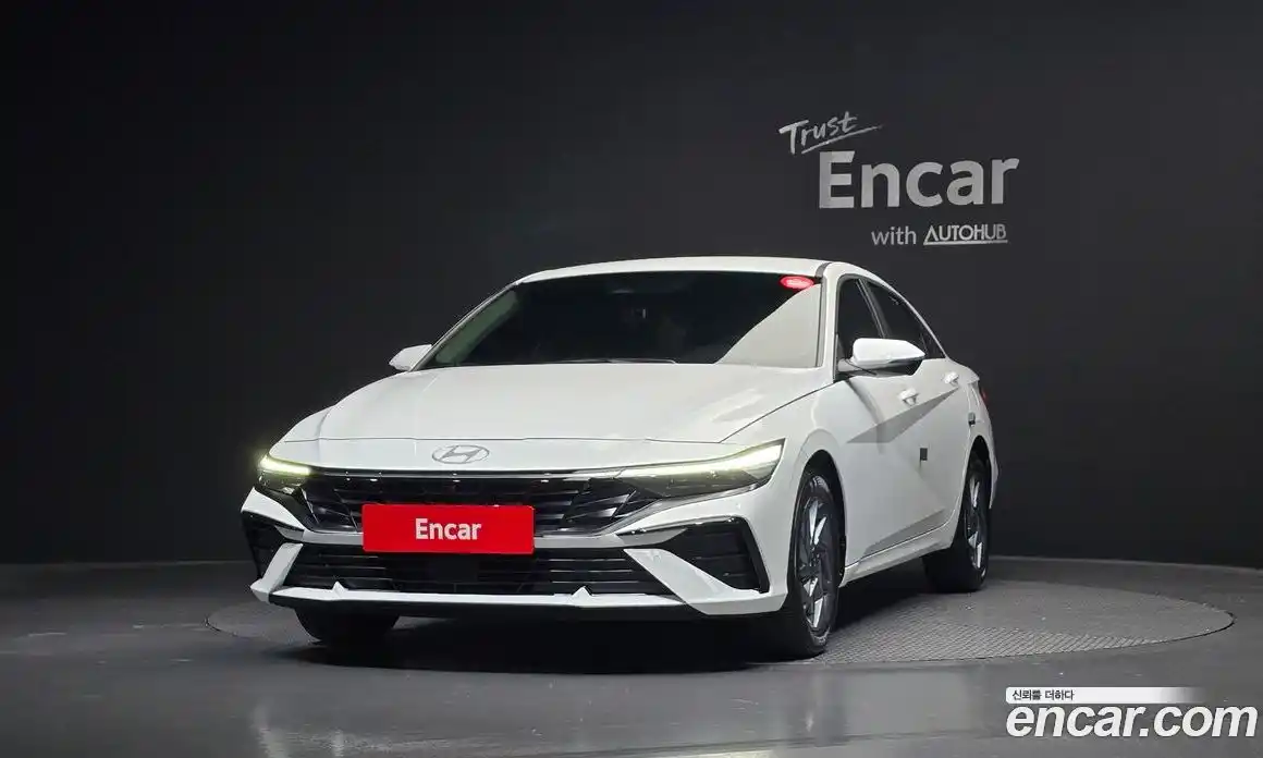 Hyundai Avante 2023 1.6 автомат (гидро), фото 3