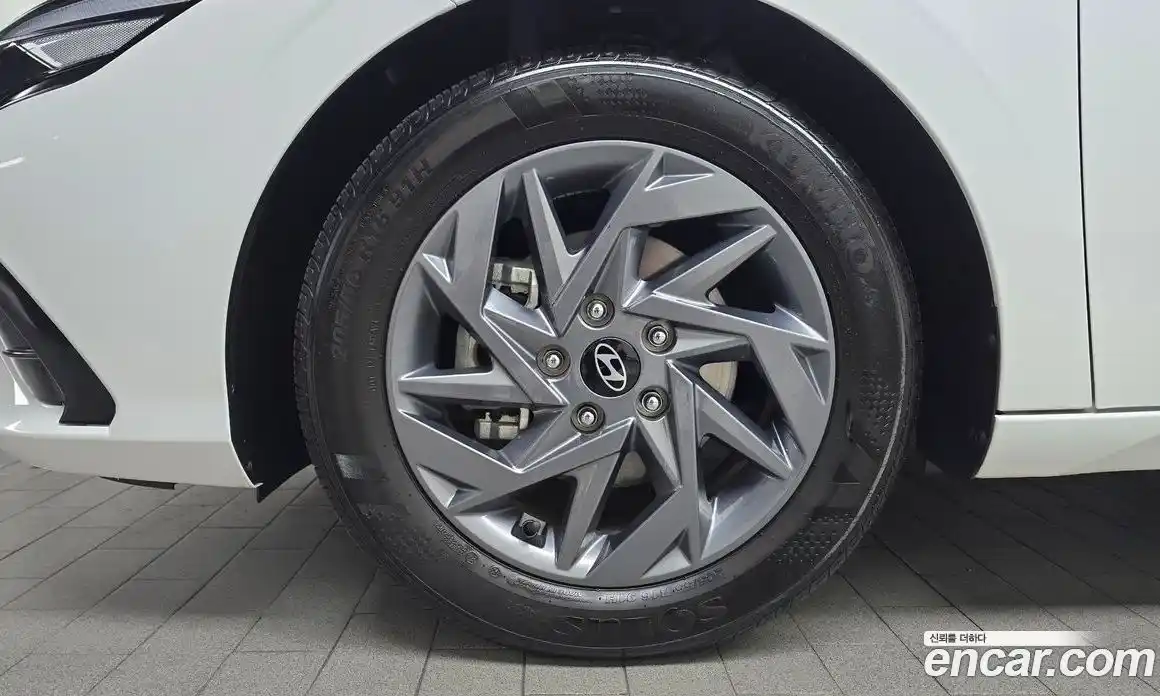 Hyundai Avante 2023 1.6 автомат (гидро), фото 5