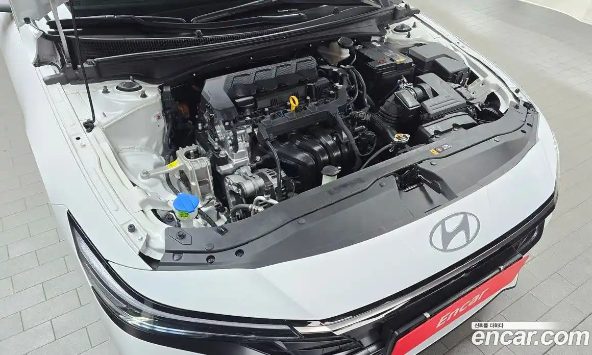 Hyundai Avante 2023 1.6 автомат (гидро), фото 6