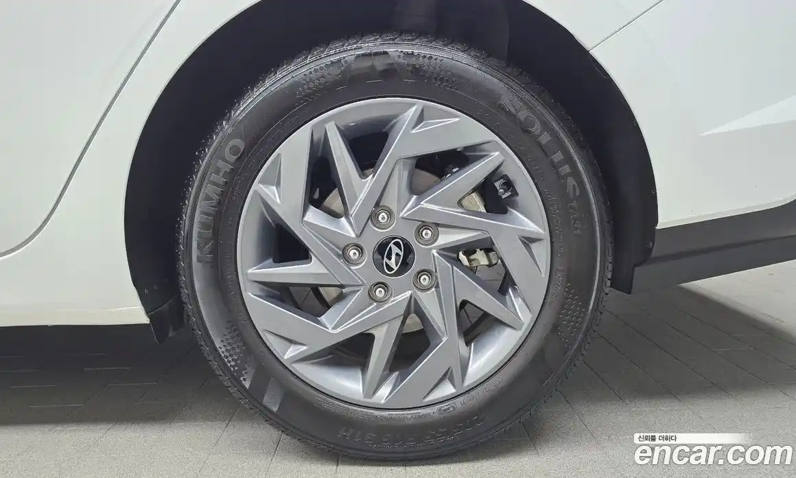 Hyundai Avante 2023 1.6 автомат (гидро), фото 7