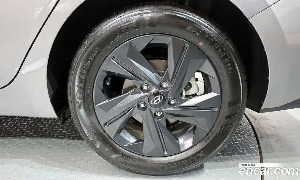 Hyundai Avante 2022 1.6 автомат (гидро), фото 7