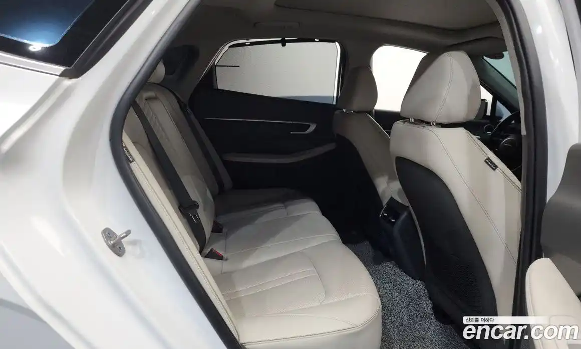 Hyundai Sonata 2023 1.6 автомат (гидро), фото 12