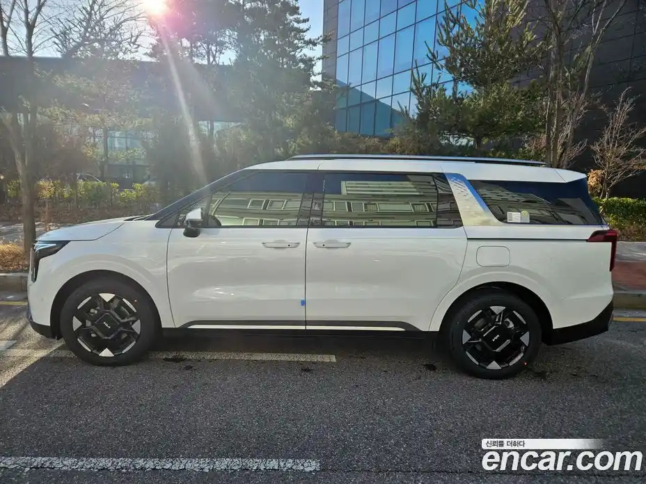 Kia Carnival 2024 1.6 автомат (гидро), фото 15