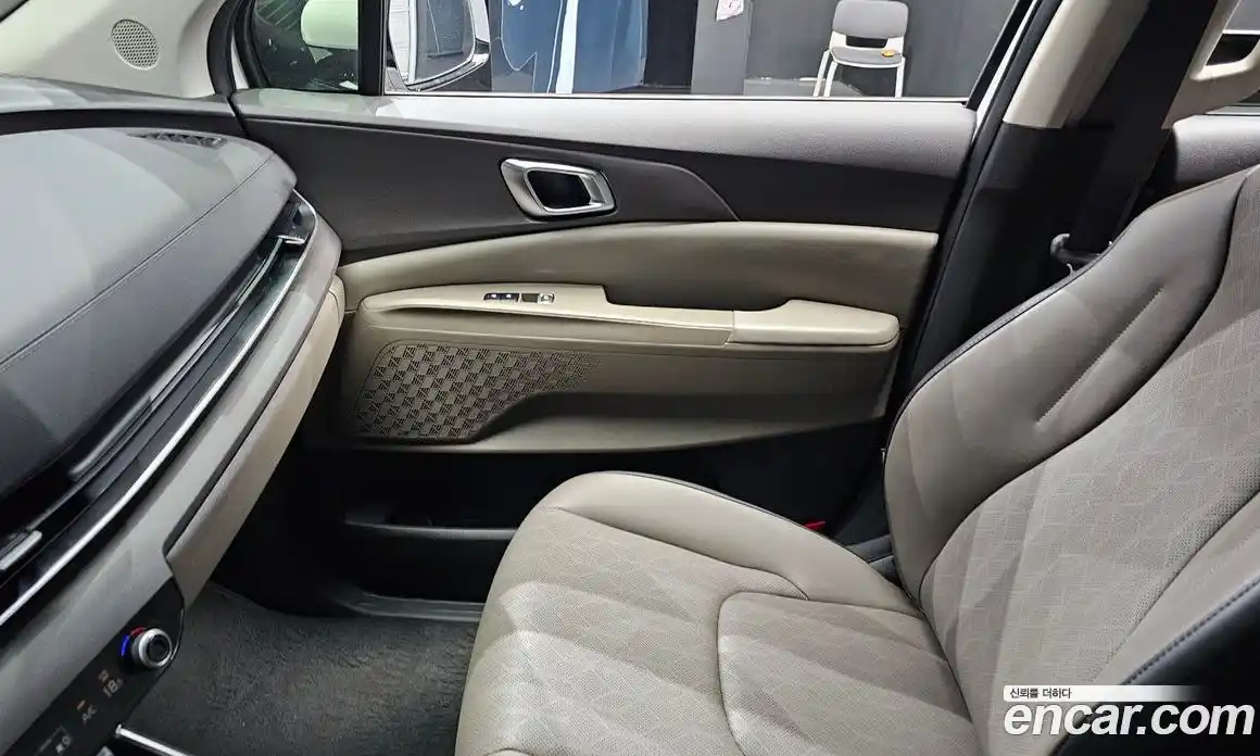 Kia Carnival 2024 1.6 автомат (гидро), фото 15