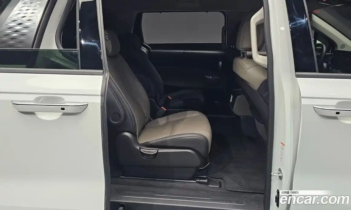 Kia Carnival 2024 1.6 автомат (гидро), фото 17