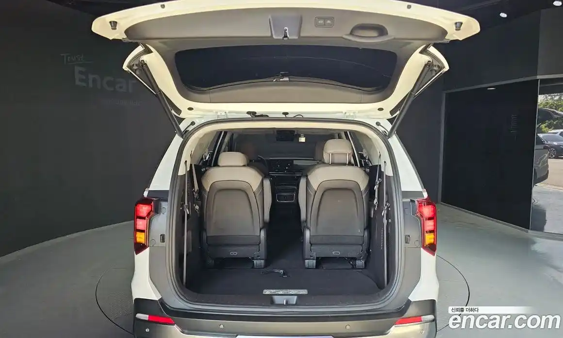 Kia Carnival 2024 1.6 автомат (гидро), фото 23