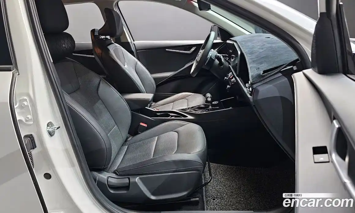 Kia Niro 2022 1.6 автомат (гидро), фото 17