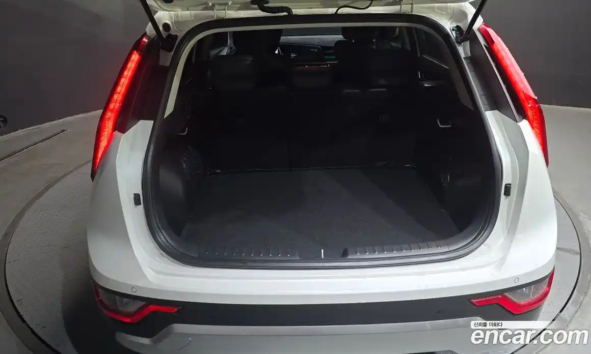 Kia Niro 2022 1.6 автомат (гидро), фото 30