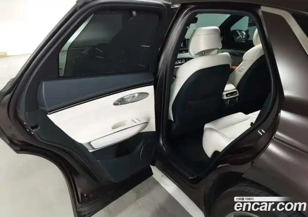 Genesis GV70 2022 0.1 автомат (гидро), фото 11