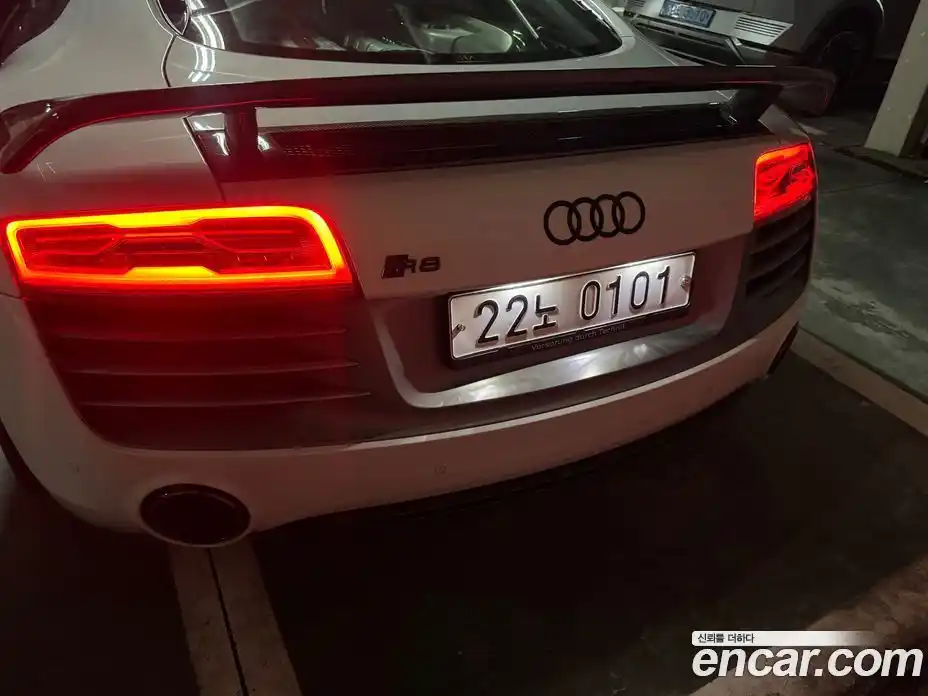 Audi R8 2015 5.2 автомат (гидро), фото 11