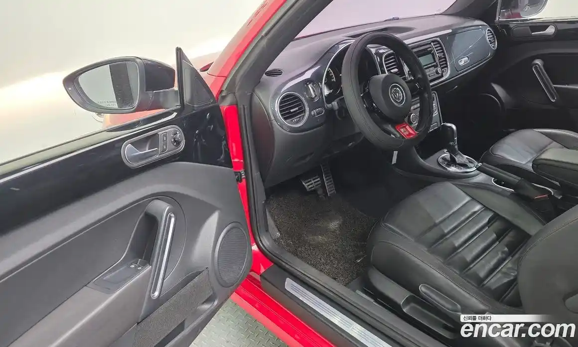 Volkswagen Beatle 2013 2.0 автомат (гидро), фото 12