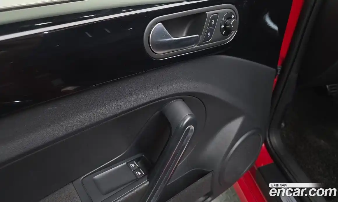 Volkswagen Beatle 2013 2.0 автомат (гидро), фото 13