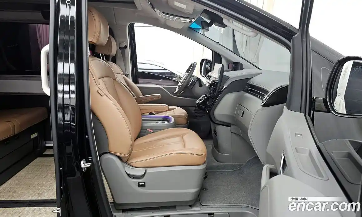 Hyundai Staria 2023 2.2 автомат (гидро), фото 11