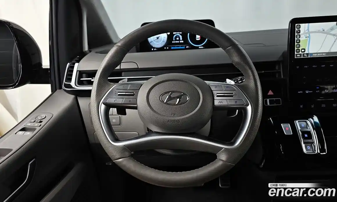 Hyundai Staria 2023 2.2 автомат (гидро), фото 13