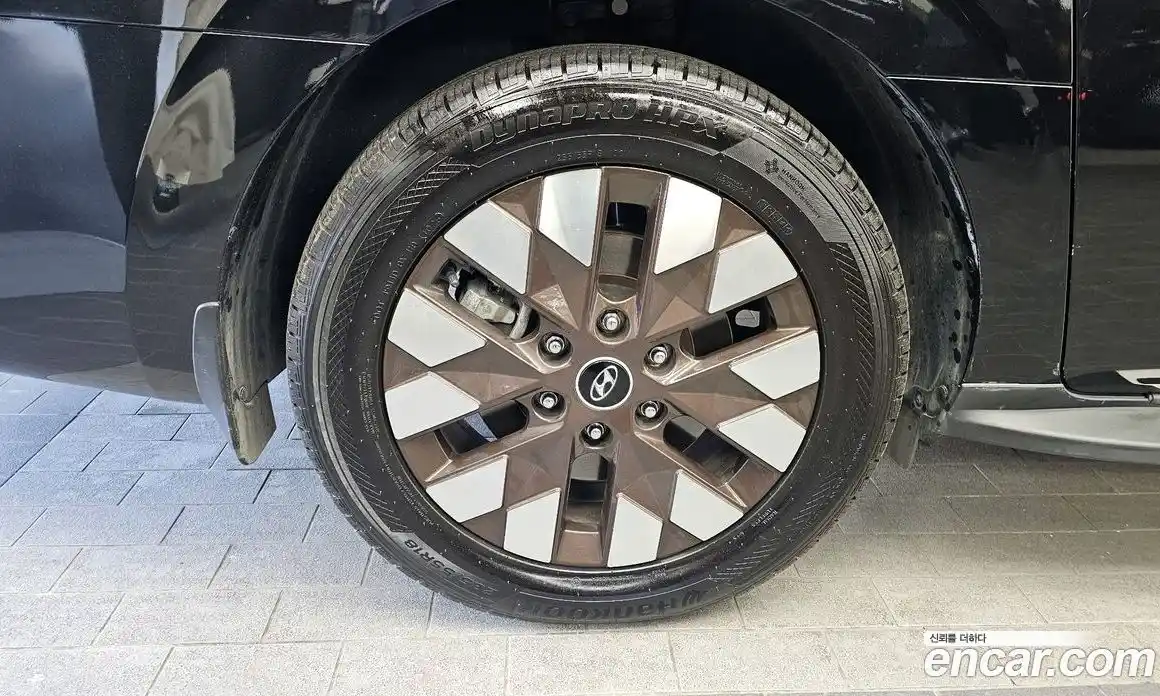 Hyundai Staria 2023 2.2 автомат (гидро), фото 5