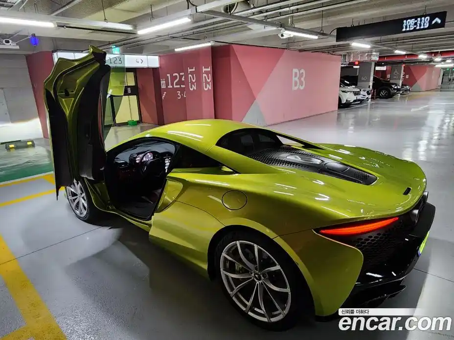 McLaren Artura 2023 3.0 автомат (гидро), фото 2 McLaren Artura 2023 3.0 автомат (гидро), фото 2