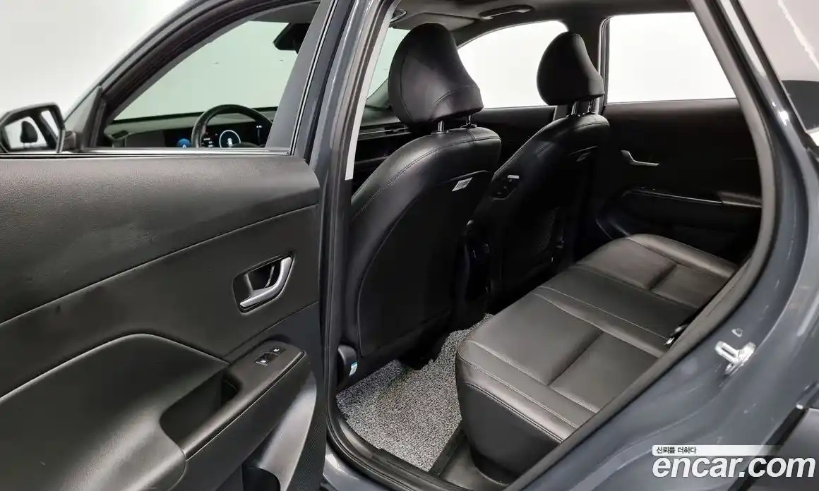 Hyundai Kona 2023 1.6 автомат (гидро), фото 17