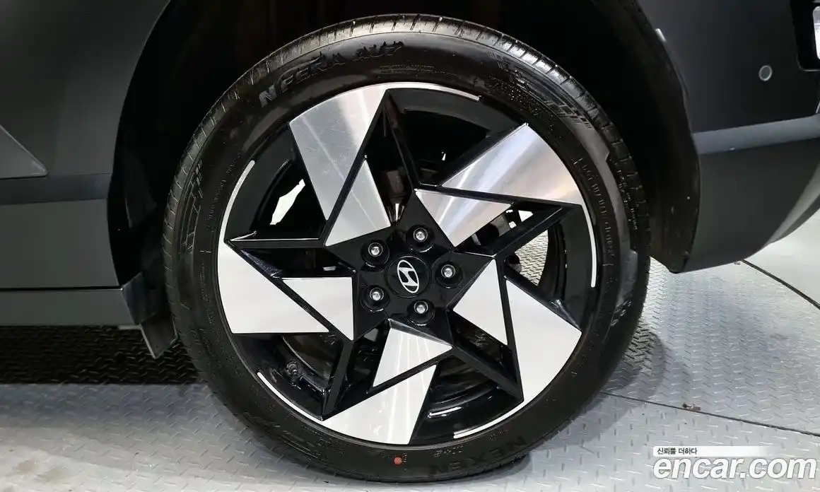 Hyundai Kona 2023 1.6 автомат (гидро), фото 7