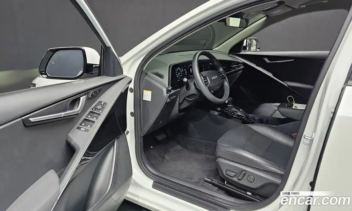 Kia Niro 2022 1.6 автомат (гидро), фото 13