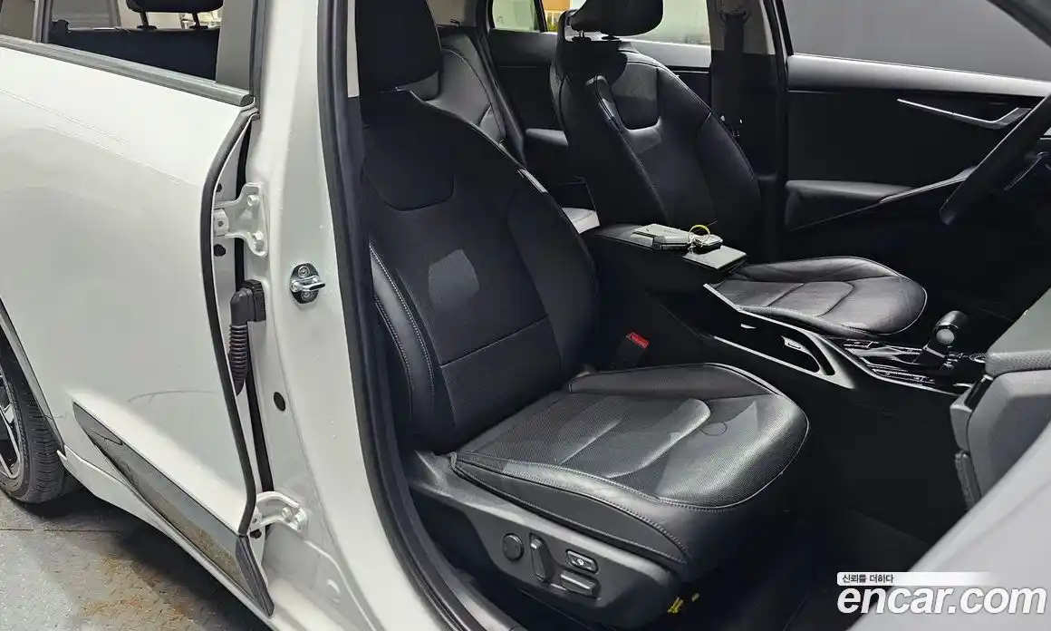 Kia Niro 2022 1.6 автомат (гидро), фото 17