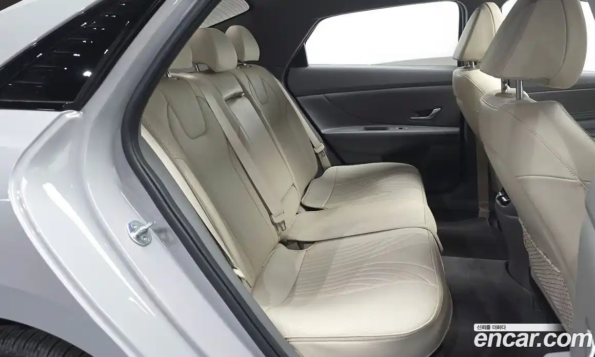 Hyundai Avante 2022 1.6 автомат (гидро), фото 17