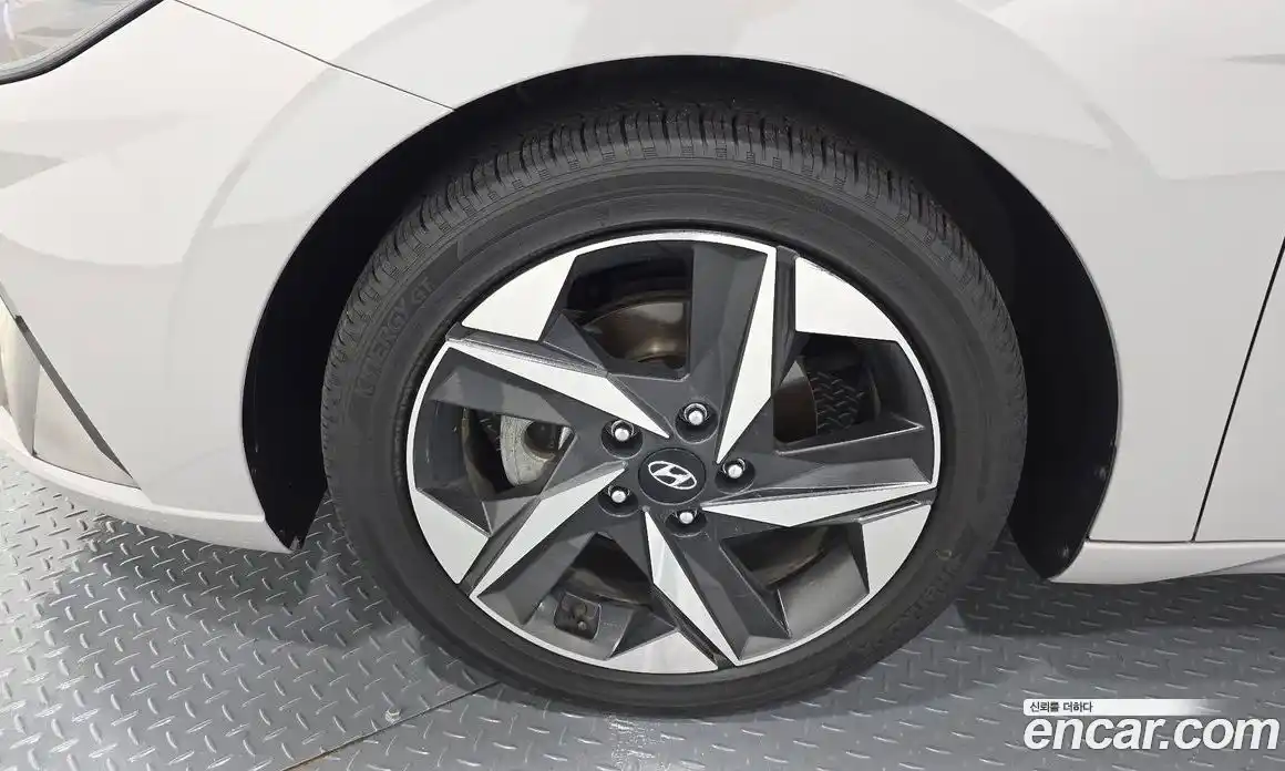 Hyundai Avante 2022 1.6 автомат (гидро), фото 5