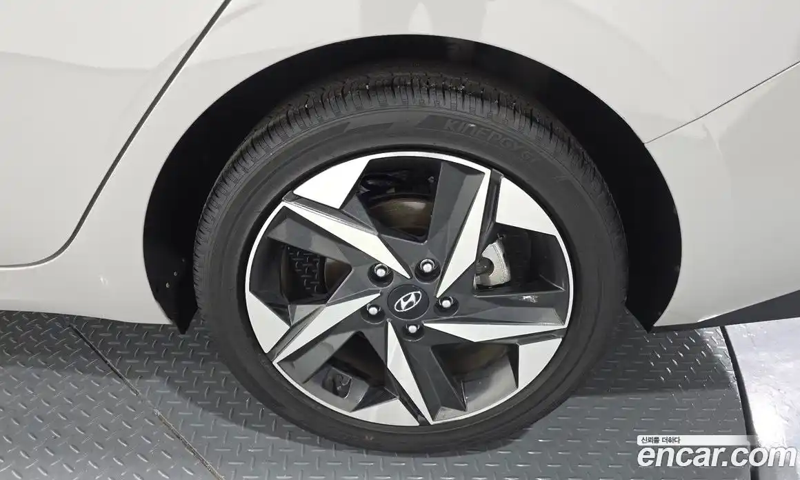 Hyundai Avante 2022 1.6 автомат (гидро), фото 7