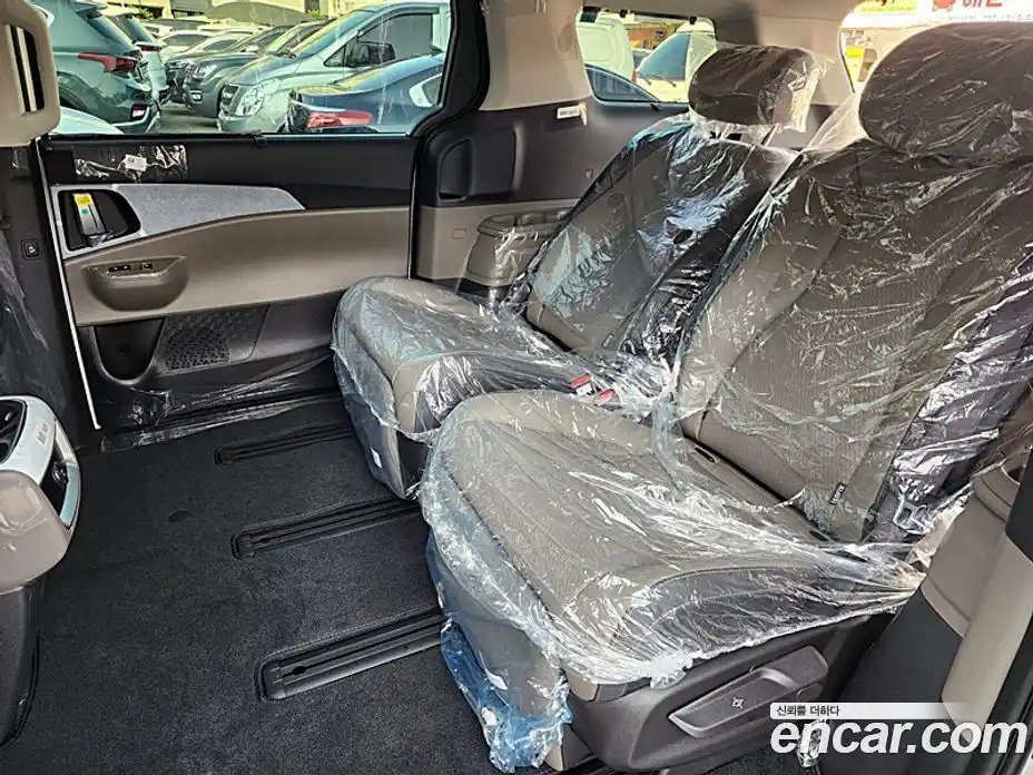 Kia Carnival 2026 1.6 автомат (гидро), фото 12
