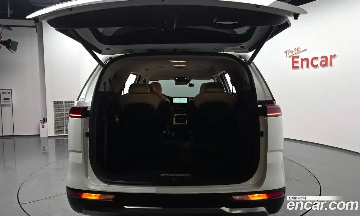 Kia Carnival 2023 3.5 автомат (гидро), фото 25